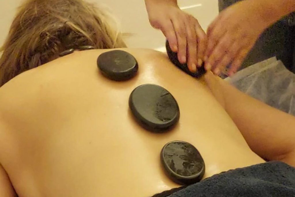 Masaje piedras calientes