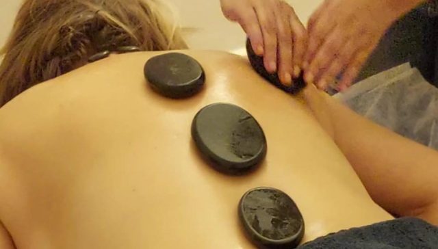 Masaje piedras calientes